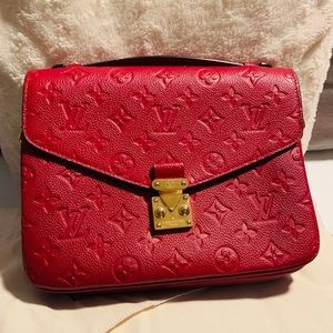 Louis Vuitton Pochette Metis Leather Bag